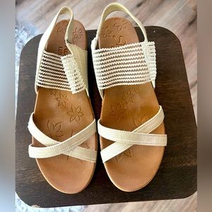 Skechers Luxe Foam cream wedge Sandals 9.5